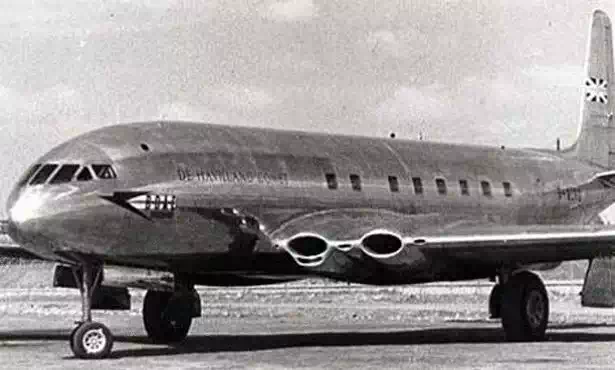 de-Havilland-Comet-1-showing-square-windows